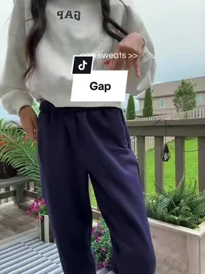 Gap vintagesoft oversized hoodie and sweatpants. Wearing small in both #gap #sweatpantsoutfit 