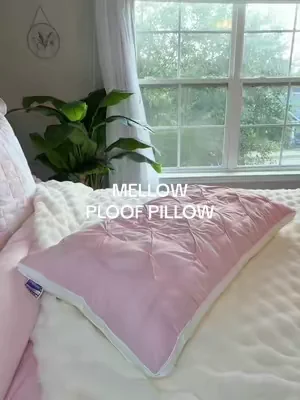i didn’t plan on falling in love with a pillow but here we are @Mellow Sleep  #ploofpillow #mellowsleep #pillows #viralhome #dealsforyoudays 