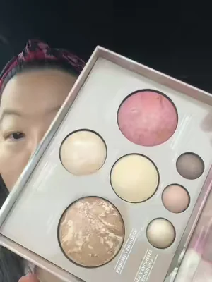 @Laura Geller Beauty is the GOAT when it comes to baked makeup products! #laurageller #lauragellerbeauty #bakedblush #dealsforyoudays #makeupover40 