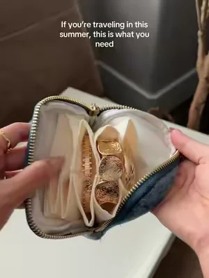 Compactor pouch with built-in compartment to keep ring, earrings, and necklace, separate and protected 