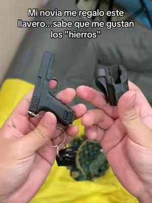 Solo los del barrio saben que significa "hierro" y G17 | comenta:😏 #llavero #regaloparahombre #llaves #barriospeligrosos #airsofter