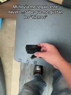 Solo los del barrio saben que significa "hierro" y G17 | comenta:😏 #llavero #regaloparahombre #llaves #barriospeligrosos #airsofter