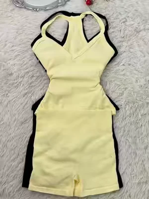 So compy!!! #sportwear #yogaset #gymgirl #comfortable #solid #spotlightfinds #dealsforyoudays #summerwins 