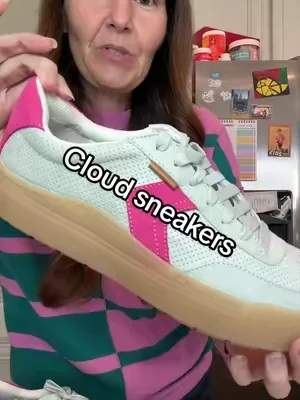 This brand has never let me down! #drscholls #drschollssneakers #womensshoes 
