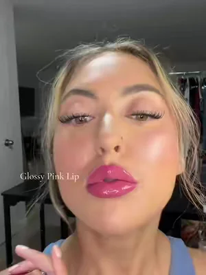 💄✨ lip swatch: MAC Edge To Edge + Maybelline Lifter Glaze Strawberry Shake 💋 🤍 MAC Lip Pencil in Edge To Edge 🍓 Maybelline Lifter Glaze in Strawberry Shake a soft pink lip combo with definition from the liner and a glossy, juicy finish from the glaze 👀✨ the combination creates a fresh rosy-pink lip look with comfortable shine and dimension 🤍💫 #MACEdgeToEdge #MaybellineLifterGlaze #StrawberryShake #LipCombo #LipSwatch @M·A·C Cosmetics @Maybelline NY 