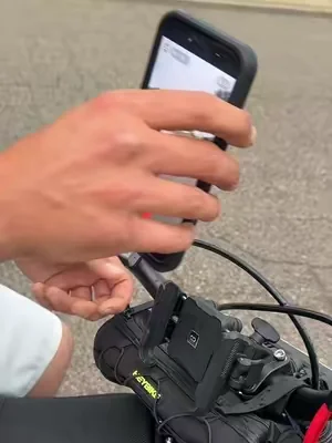 These literally fit any type of bike rather it’s a bicycle, a motorcycle, a scooter, all of it! #phonemount #shockabsorbingphonemount #motorcyclephonemount #bikephoneholder #bikeaccessories 