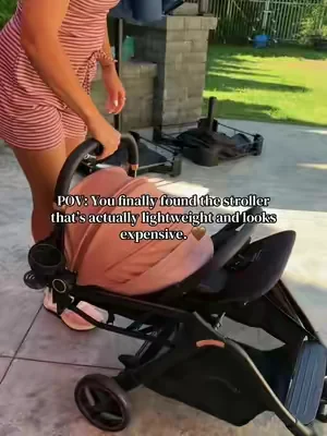 This is the kind of stroller that makes errands, travel, zoo trips, and everyday life so much easier. One-hand fold, compact, and the details are 👌🤍 #momfinds #tiktokshop #travelstroller #momlife #stroller  