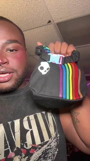@Skullcandy you might’ve chewed here 🤭🤏🏿✨  #skullcandy #techtok #pridemonth🏳️‍🌈 