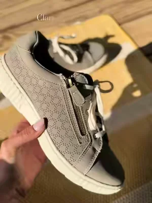 Clarks leather sneakers. Soft and cushioned and such a cute, elevated sneaker 👟. They’re also wide foot friendly! #widefootfriendly #clarksshoes #leathersneakers #qvc #shoefinds 
