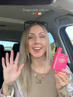 So sweet and delicious, but not too much. #sttes606 #pressablestrawberrygummies #bestsummerfragrance #strawberryperfume 