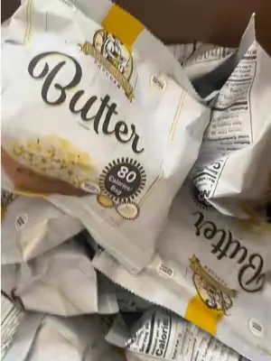 Farmer Jon’s popcorn is seriously so good!! #popcorn #moviepopcorn #ad #butterpopcorn #smartsnacking 