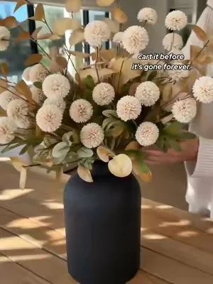 Stop wasting money on fresh flowers! 🌾 This full faux floral and matte black vase set is exactly what your space needs. So realistic and absolutely gorgeous. Run before it sells out! #homedecor #roommakeover #aestheticdecor #tiktokshopfinds #musthaves