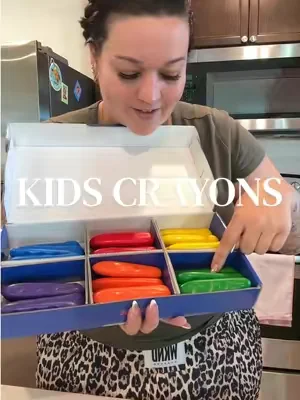 📝I had no idea that the way they learned to color will eventually play a role in handwriting skills! The more you know! ##toddlermoms##crayons##coloring##kidscoloring##dealsforyoudays