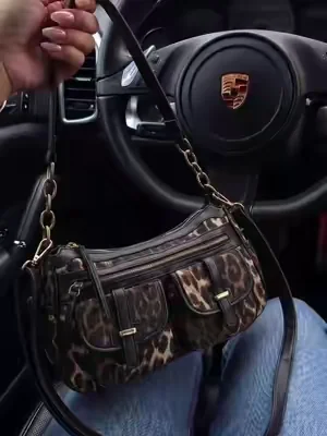 The product is in the cart, my dear friends. #womenbags #handbags #bags #womenbag #bag 