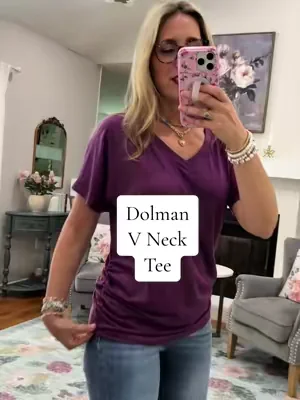 Love this elevated basic tee! I’m 5’7” 140 in a medium. Go true to size! @WIHOLL FASHION 