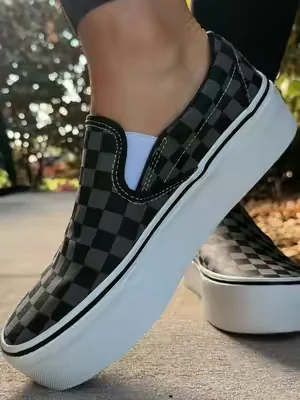 These checkered platform slip on shoes are AMAZING! 😮‍💨👽 #vans #vansshoes #platformvans #platformshoes #sliponshoes 