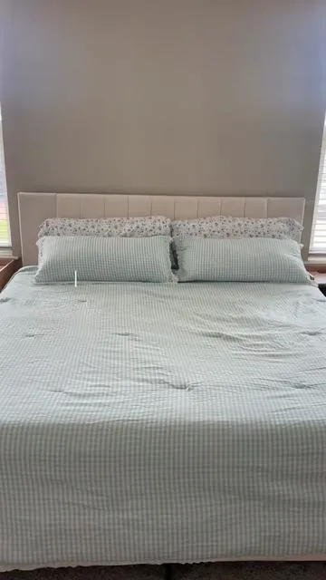 Time for a much needed bedding refresh🩵 @CGK Linens #bedding #homereset #cleaning #tiktokshopcreatorpicks #stripedbedding  