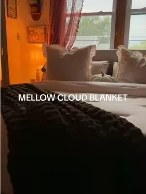 Mellow just dropped new COFFEE colors in their cloud blanket ☕️☕️☕️ @Mellow Sleep  #mellowsleep #mellowblanket #fallvibes #fallaesthetic 