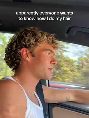 it’s easy af 🤙 also no, I don’t have a perm. #menscurls #menshair #menshaircut 