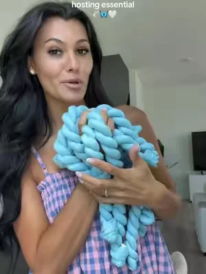 this dusty blue color is perfect 🤍🦋 #tablerunner #dealsforyoudays #summerwins #tiktokshopcreatorpicks #partyessentials 