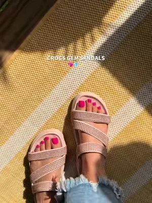 Crocs Women's Getaway Gem Sandals 💖✨💎 #crocs #crocsgetawaysandals #summervibes #summerstyle #sandals 
