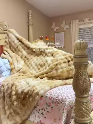 Soft and fluffy like a marshmallow, does not shed 😍😍 #mellow #blanket #blanket #bedroom #bedroominspo 