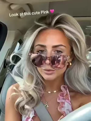 These pink mirror sunglasses are literally summer in a pair of shades ☀️#pinksunglasses #summerstyle #tiktokshopfinds #hotgirlsummer #fypシ 