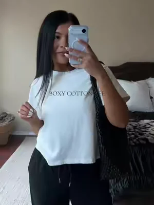 SIZE: L. (Sized up for a baggy fit) A PERFECT BOXY COTTON TEE DOES EXIST!! the built in padding is so NECESSARY! Everyday  asics are a must for a capsule wardrobe and I’m so happy I have this one! What a perfect little white T-shirt! White Cotton T-shirt. Everyday Basics. Basic T-shirt Outfits. #tshirt #cottontee #cottontshirt #basics #capsulewardrobe 