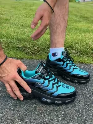 Estos zapatos de seguridad están hechos para quienes pasan horas trabajando de pie.  Ya que son muy cómodos, ligeros, tienen suela antideslizante y antipinchazos.  Elige tu color favorito desde el carrito naranja para obtenerlos a un súper precio, con descuento y envío gratis.  🇺🇸  #dealsforyoudays #shoesformen #workshoes #shoesforwomen #work 