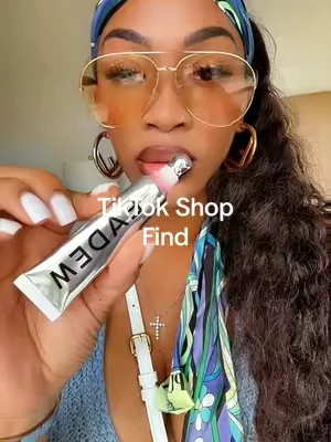 Looking for a lip balm that also shines! This is it! #lipgloss #lipbalm #makeuphacks #summerwins #dealsforyoudays 