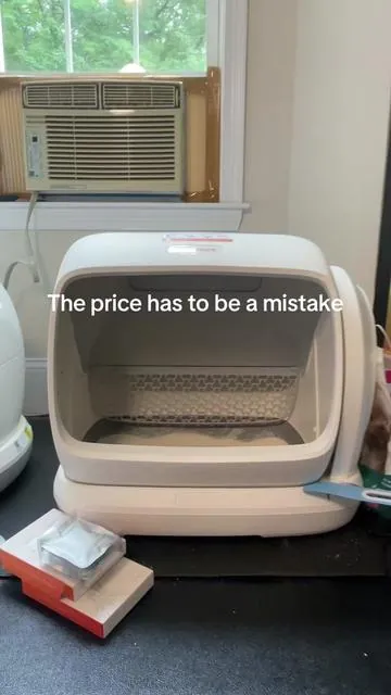 @meowant.us has one of the best machines on the market. This box is great for big cats! #DealsForYouDays #SummerVibes #LitterBox #AutomaticLitterBox #MeoWant