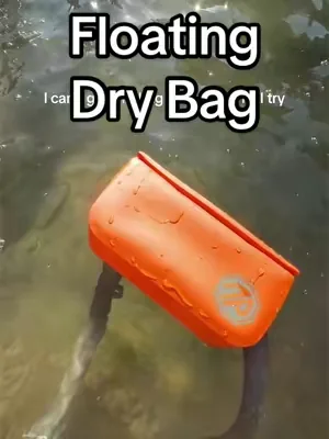 Absolute favorite dry bag for everything I don’t wanna keep on shore #drybag #waterproofbag #summerbag #swimmingbag #summeressentials 