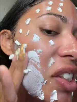 american vs korean sunscreen??? it’s 2026, there shouldn’t be a white cast with sunscreen 🤦🏽‍♀️ this is why i’m obsessed with @SKIN1004 US hyalu-cica waterfit sun serum!! #skin1004 #hyalucicawaterfitsunserum #dealsforyoudays #koreansunscreen #sunserum 