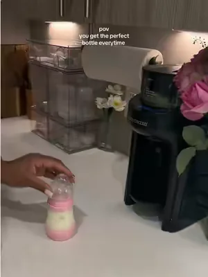 perfection . Perfect warm temp in 5 seconds #babybrezza #bottlemaker #babyformula #momfinds #newbornmusthaves 