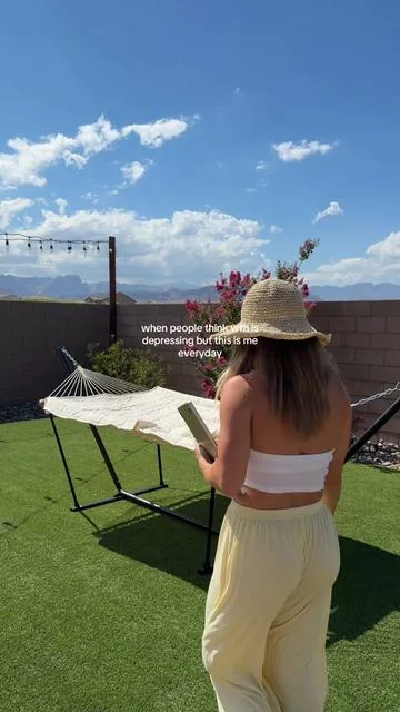 Working & tanning all at the same time 👏🏼 #wfh #outdoor 