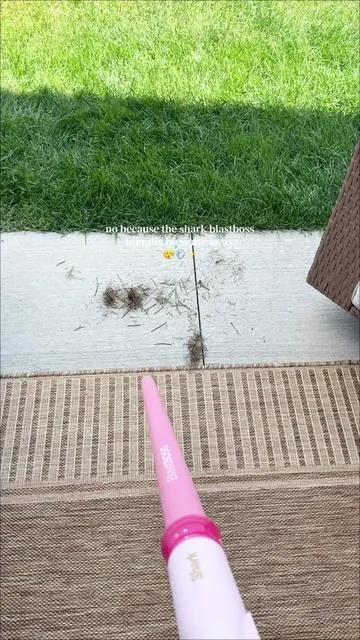 shark understood the assignment with this one 😮‍💨✨ from patio furniture and porch corners to cars, keyboards, leaves, and grass clippings… this little gadget packs some SERIOUS power #sharkblastboss #cleaninghacks #outdoorcleaning #handheldblower #cleaninggadgets 