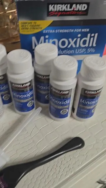 🔥 ¡Recupera la confianza en tu cabello! 🔥 Tratamiento de Minoxidil 5% Extra Fuerte para Hombres, diseñado para estimular el crecimiento del cabello y ayudar a reducir la caída. Este kit incluye tratamiento para 6 meses y un dermaroller (rodillo de microagujas), que ayuda a mejorar la absorción del producto para obtener mejores resultados. ✅ Fórmula Extra Strength 5% ✅ Tratamiento completo para 6 meses ✅ Incluye dermaroller ✅ Fácil de usar desde casa 💪 La constancia es la clave para lograr un cabello con mejor apariencia y mayor densidad. Hashtags:#Kirkland Minoxidil 5 for Men  #Minoxidil #HairGrowth #HairCare#creatorsearchinsights 
