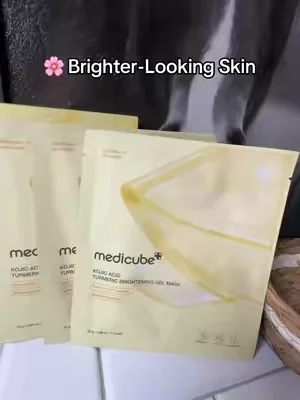 ✨ A few minutes of self-care can make all the difference. 💛 These Medicube Kojic Acid Turmeric Gel Masks leave my skin feeling refreshed, hydrated, and looking brighter. They’re the perfect little reset after a long day and such an easy way to add a little glow to your skincare routine. 🌸💕 #DealsForYouDays #SummerVibes #SummerWins #Medicube #KBeauty