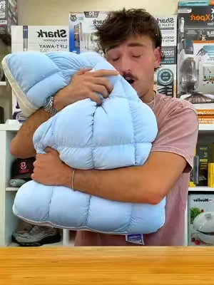 Sooo fluffy☁️🤯 #mellow #pillow #sleep 