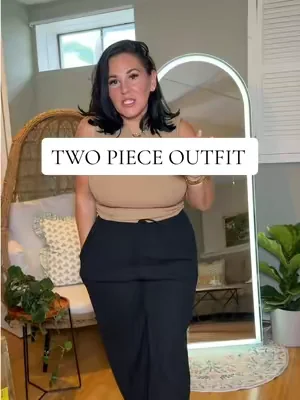 Two piece sets are so efffortless!  #dealsforyoudays #summerwins #twopieceset #midsizefashion #apronbelly 
