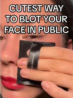 Kinda excited to blot my face ? The traveling case and the blotting sheet on the puff is GENIUS. #oilyskin #blottingpaper #makeuphacks #beautytips #summerskin 