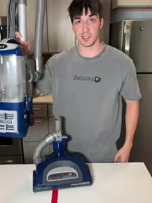 @SharkNinja must have made a mistake on this vacuum #sharkvacuum #vacuumcleaner #sharkliftaway #vacuum 