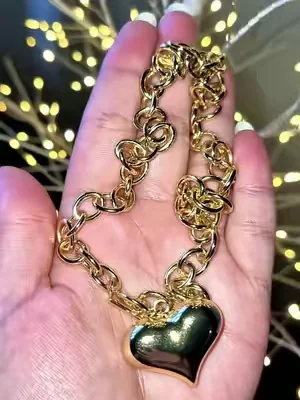 El collar dorado que hace ver cualquier outfit mucho más elegante ✨️ Tewiky Gold Large O-Link Chain Puffy Heart Pendant Necklace for Women, Shiny Smooth Statement Necklace #joyeria #dealsforyoudays 