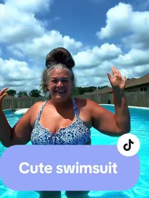 So pretty. #swimsuit #prettyswimsuit #cuteswimsuit #swimmingpool #amusingangelina 