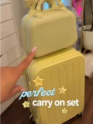 This set is literally PERFECT! 10/10✨ & This color is everything💛⭐️ #travel #carryon #carryonset #carryonbag #luggage 