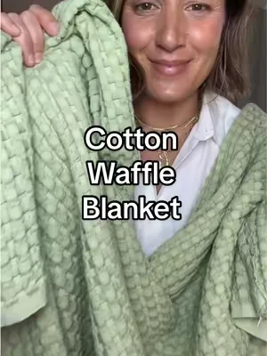 This blanket is saving me through the night this summer! #blanket #bedding #beddingdecor #cottonblanket #dealsforyoudays 