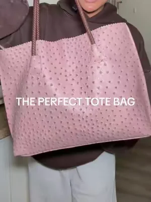 Immediately need another color because this bag is so good! The size, the color options & it’s leopard print on the inside? Yessss! #totebag #veganleather #shoulderbag #handbag #fallfashion 