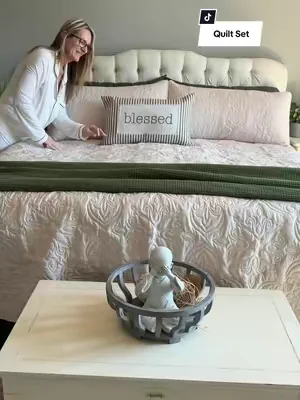 It’s the vintage inspired charm for me… This quilt set is perfect 🤍 @whale flotilla #quilt #bedroommakeover #dealsforyoudays #SummerWins #SummerVibes  