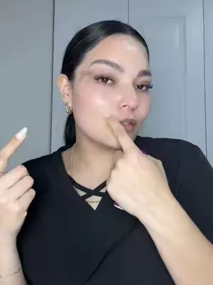ambos productos hacen una excelente combinación antiedad: los parches te dan un tratamiento  de hidratación y volumen para las ojeras, mientras que la barra te ayuda a mantener la piel firme y protegida en cualquier parte del rostro a lo largo del día. #skincare  #DRMELAXIN #DFYD #antiaging  #DRMELAXINDFYD