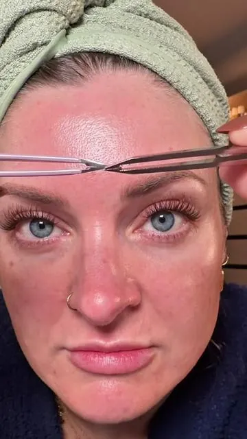 I’ve tried like 15 different tweezer brands so far and these is the bestttt 🤷🏼‍♀️ #tweezers #dealsforyoudays #tiktokshopcreatorpicks #eyebrows #summerwins 